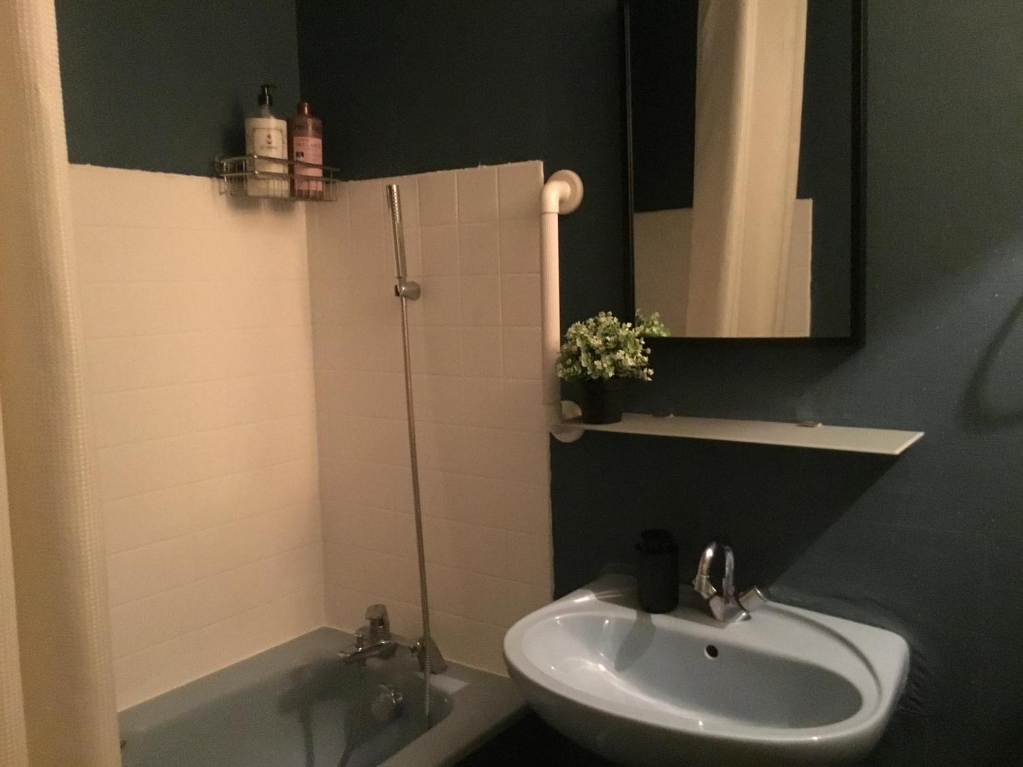 Just For Sleep-Daily Stay 20H To 10H Apres Votre Arrivee Dans Le Batiment D'Entree, Contact I'Hote Via Le Message Ici De Reservation Pour L'Enregistrement I'Entree Dans La Propriete Sans I'Approbation Est Interdite-Resevation D'Un Tiers Est Inaccepta Bobigny Buitenkant foto